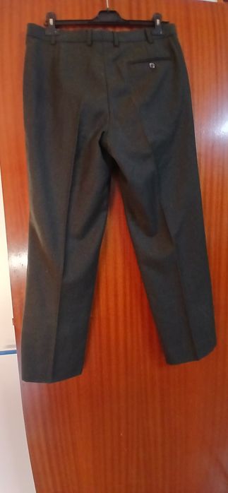 Calças homem em fazenda