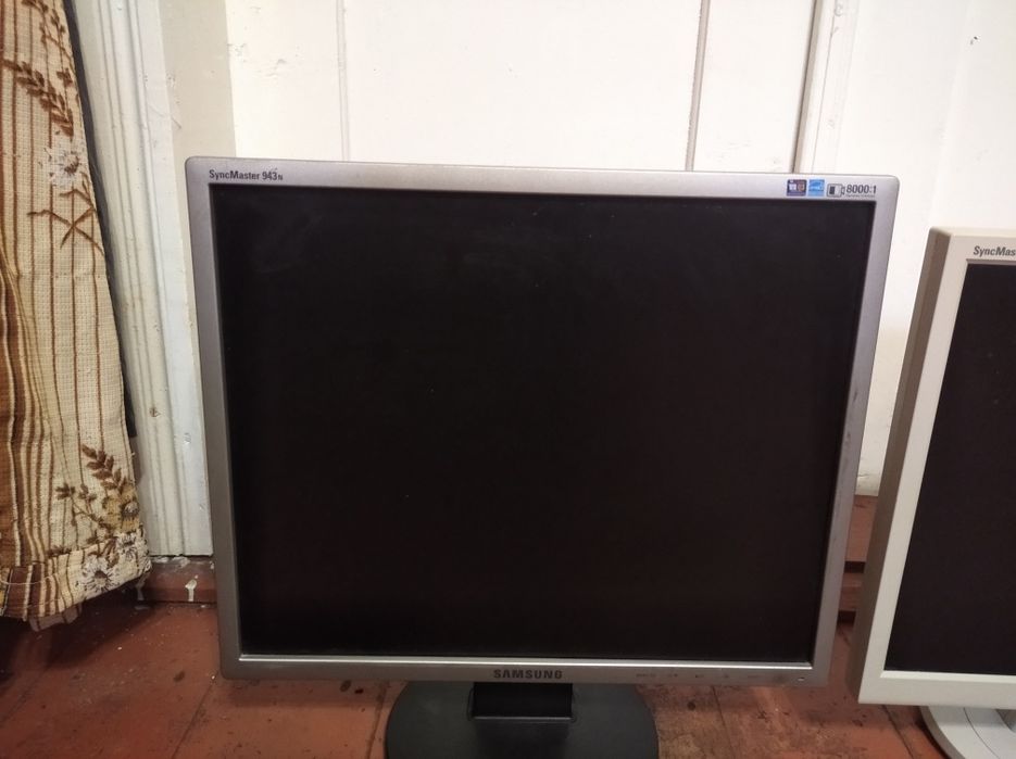 Мониторы  монітор Samsung 943n ; 710n ; Lg L1751sq