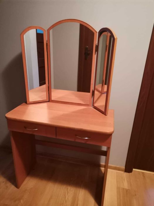 toaletka z lustrami składanymi