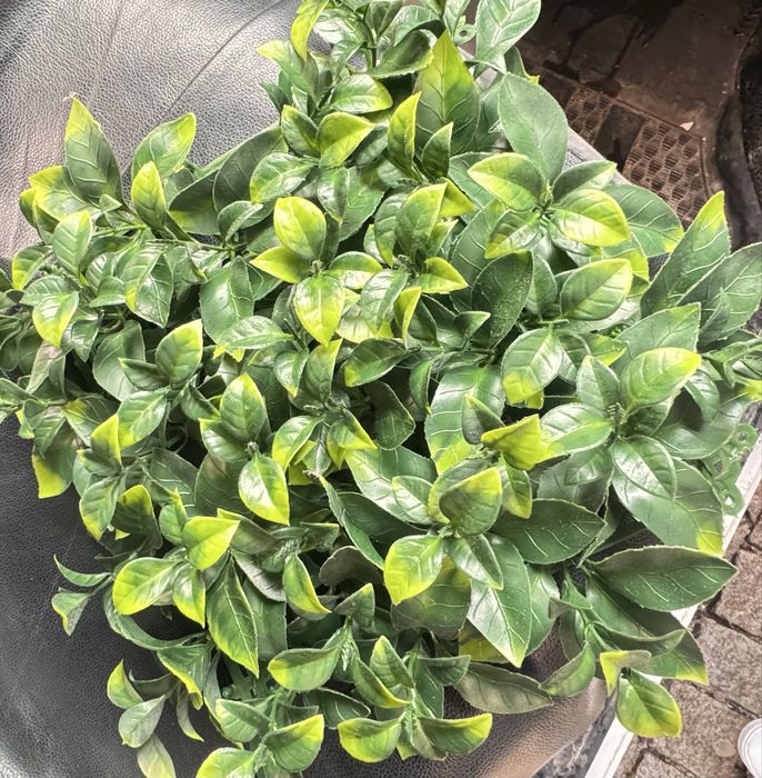 Painel jardim vertival de folhas verdes artificiais