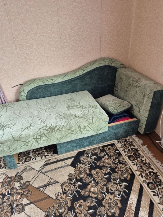 Диван ліжко розкладний у відмінному стані + ніша для білизни