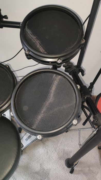 Perkusja elektroniczna ALESIS NITRO MESH KIT + stołek + pałki