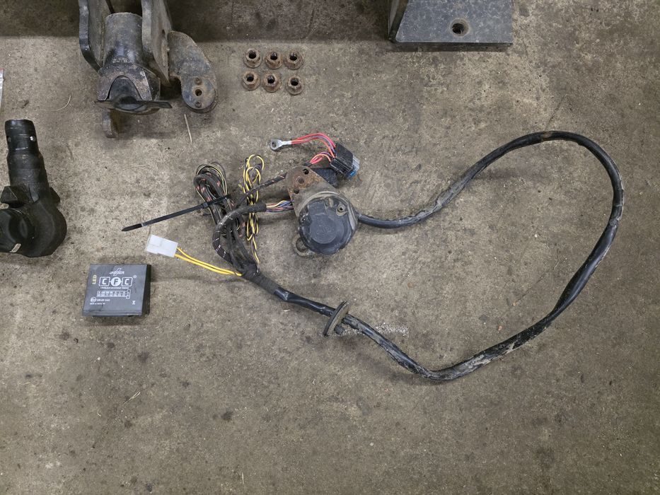 Oryginalny hak wpinany BMW E90 E91 E92 E93 Oris Wypinany Belka Kula Moduł Kluczyk Wiązka