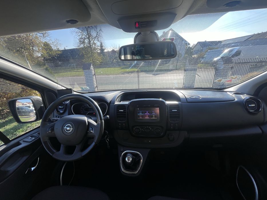 Wynajem busa 9 osbowego wynajem busów