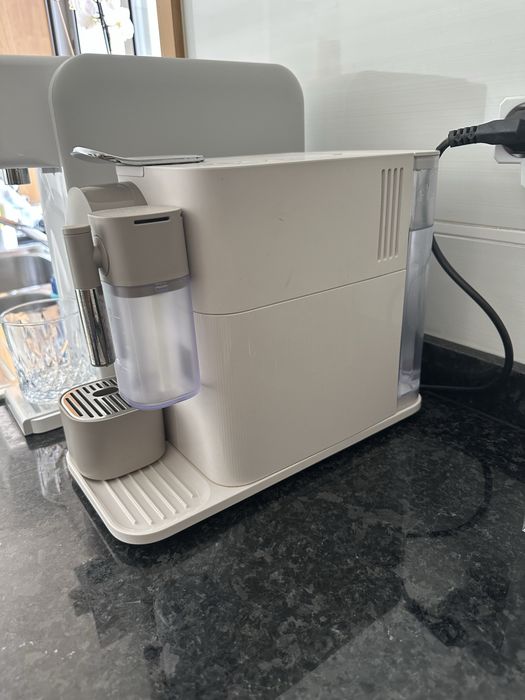 Maquina café Nespresso Lattissima