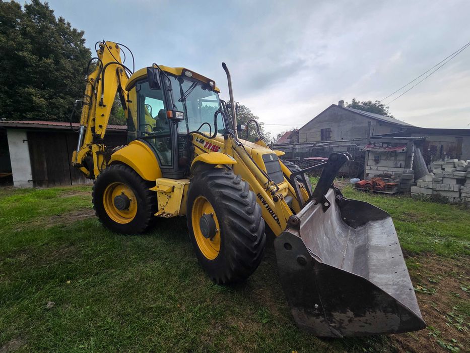 koparko ładowarka LB115 na dużych kołach