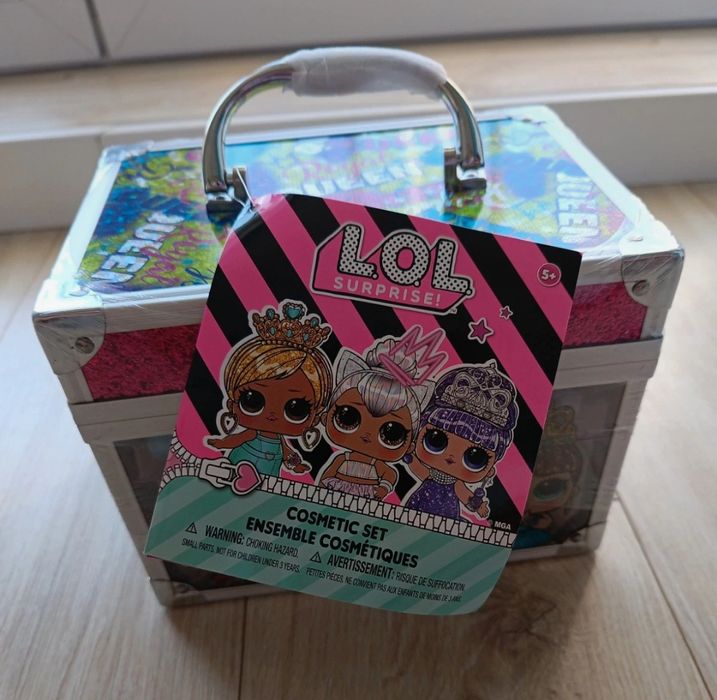 Kuferek z kosmetykami L.O.L