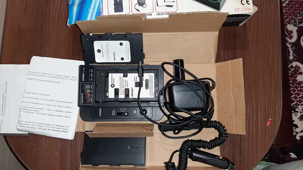 Универсальное зарядное аккумуляторов для видео и фото техники.