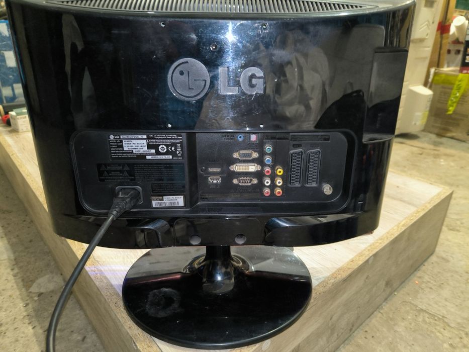 Телевізор монітор LG Flatron M1962D HD