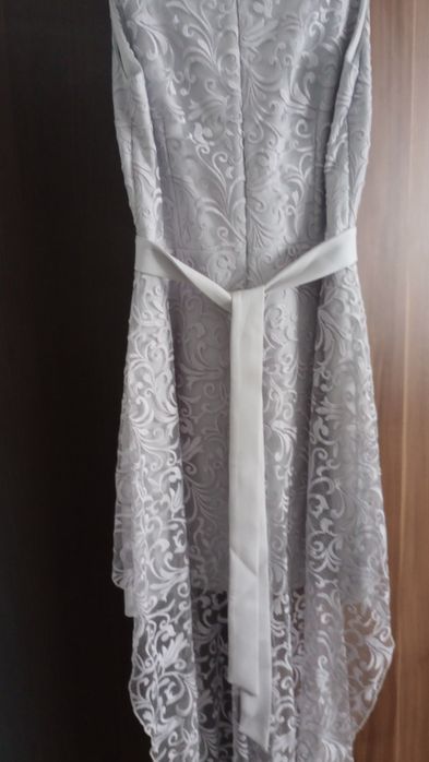 Sukienka z trenem na studniówkę