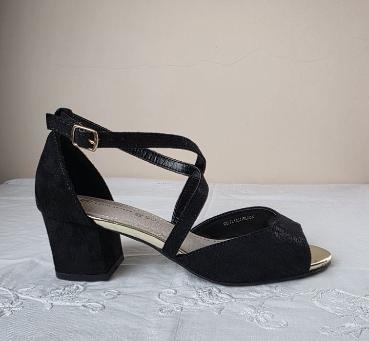 Buty na obcasie 36