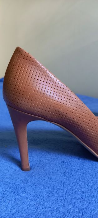 Szpilki Prima Moda 36 karmel