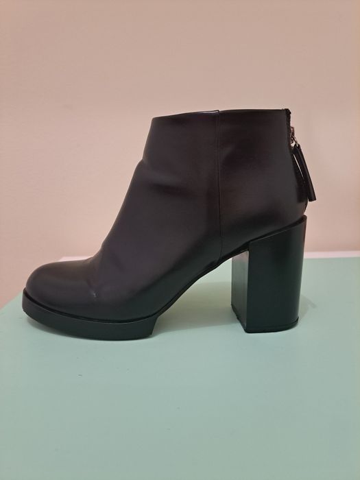 Pull & Bear Women's Black Boot