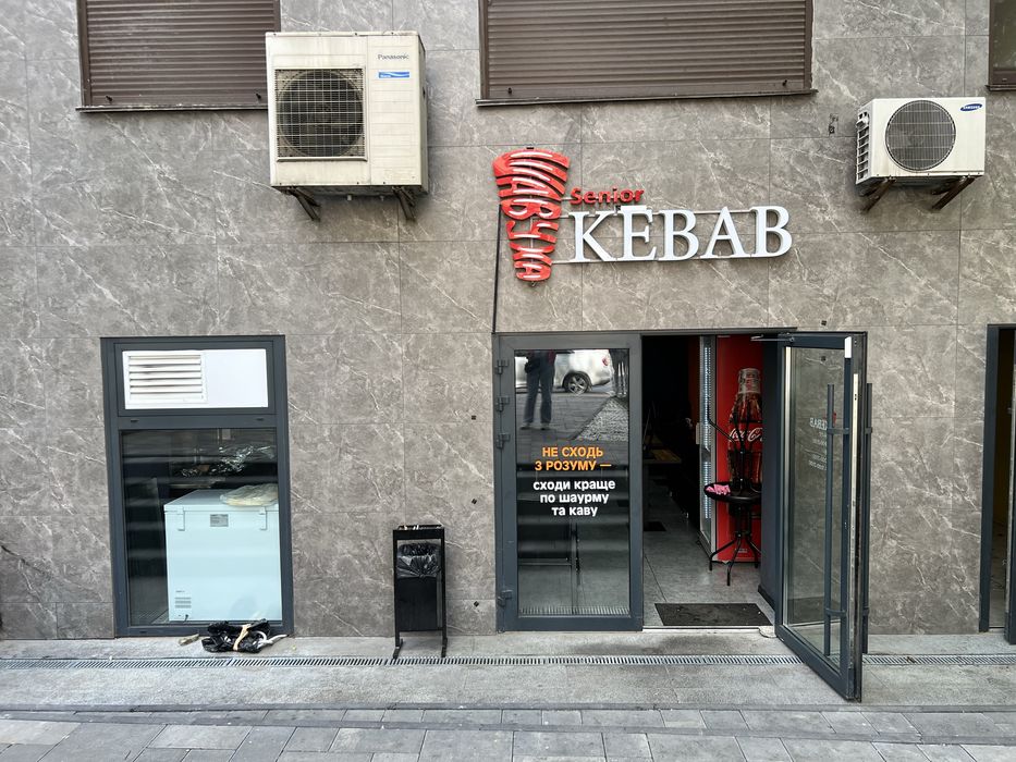 Продаж фасадного приміщення з орендарями, 118м2, вул. Скоропадського