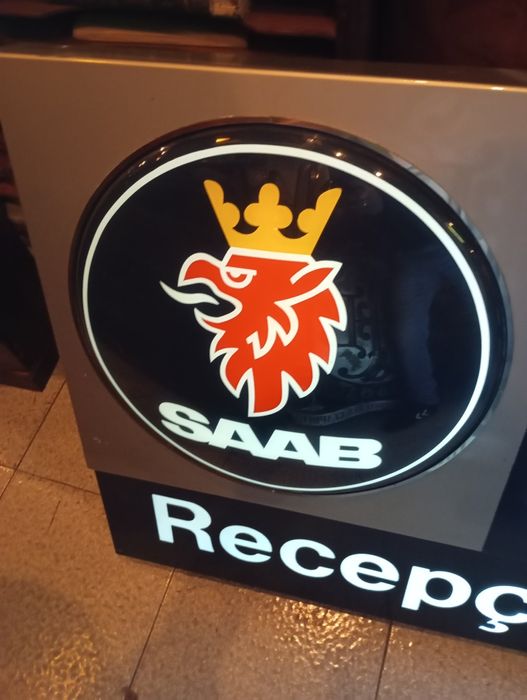 Reclame luminoso da Saab