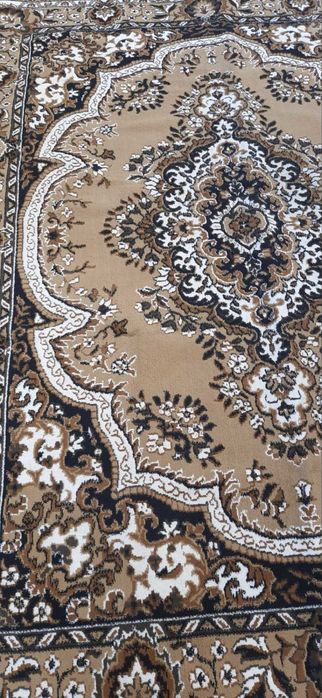 Килим коричневий класичний