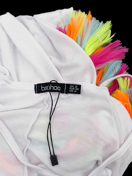 Boohoo пляжное белое платье с яркими кисточками, S/M