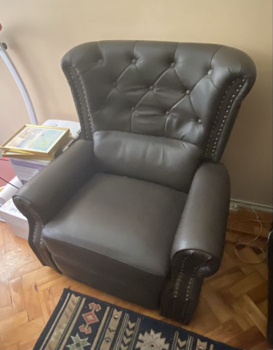 Conjunto 2 sofás em pele cinza escuro