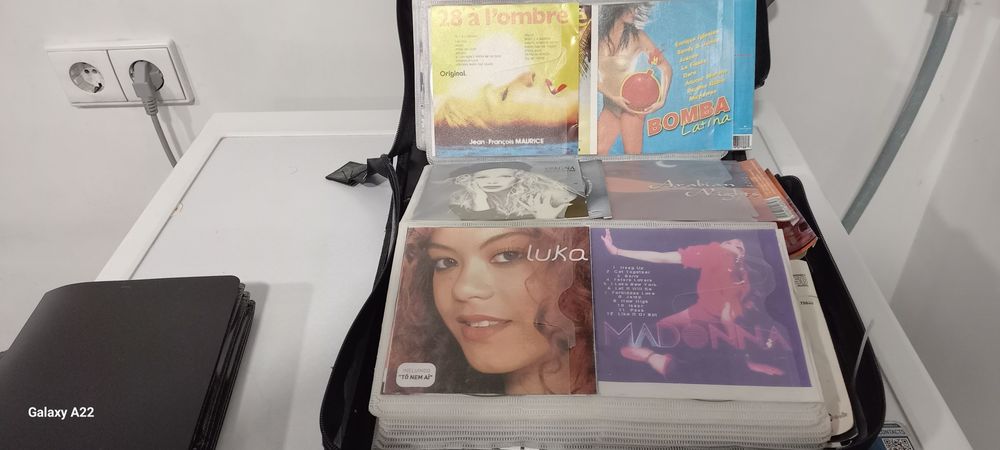 A VOLTA  DE 220 CD PARA DESACOPAR estou numa maleta