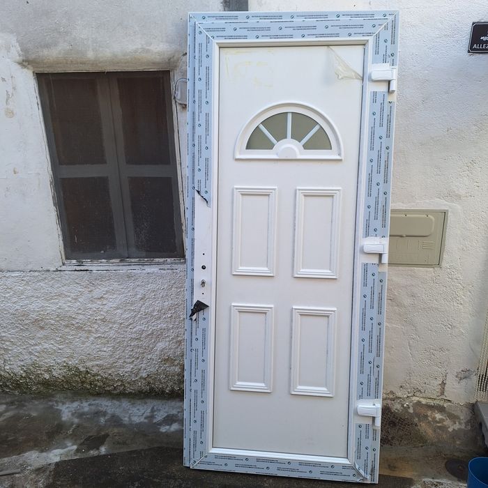 Porta entrada blanco