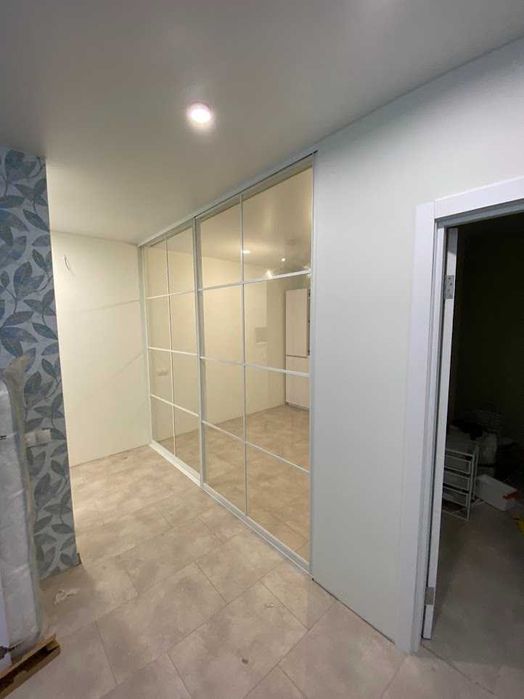 Розсувні скляні перегородки. Міжкімнатні двері-купе зі скла під ключ