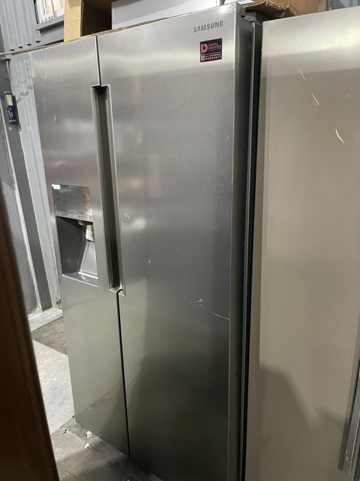 Холодильник Samsung