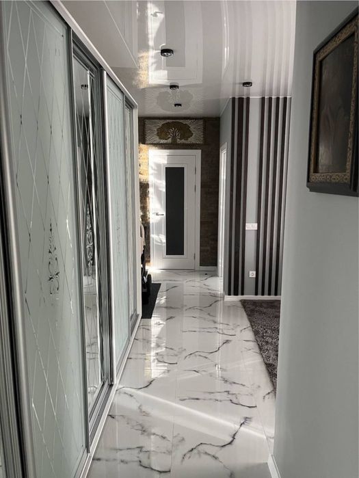 Продається велика  2-х кімнатна квартира з ремонтом. Постанови