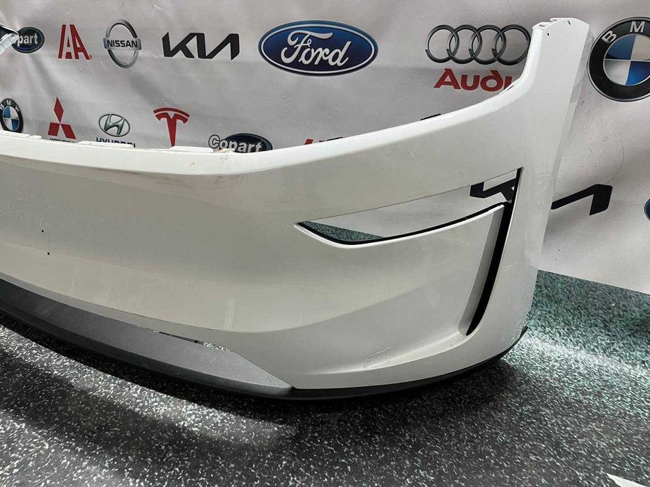 Бампер передній Tesla Model Y Juniper 2025 1932380-00-С оригінал б/в