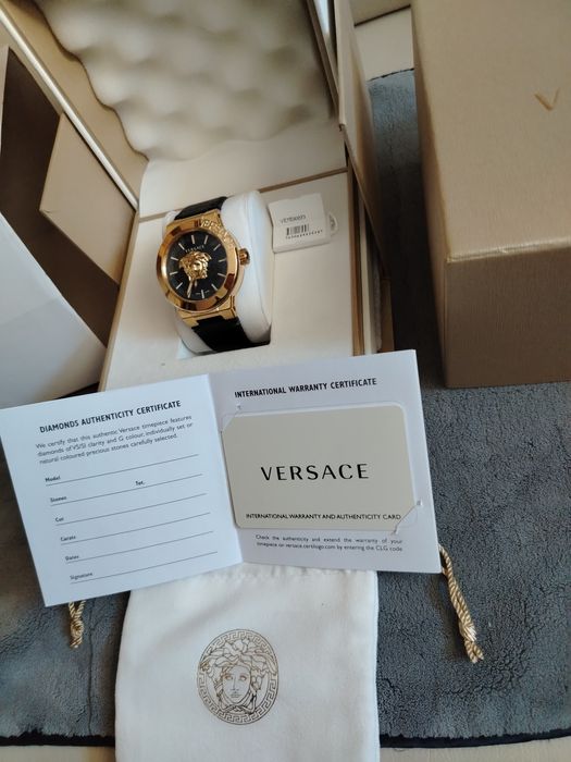 Zegarek  Versace VE7E00223