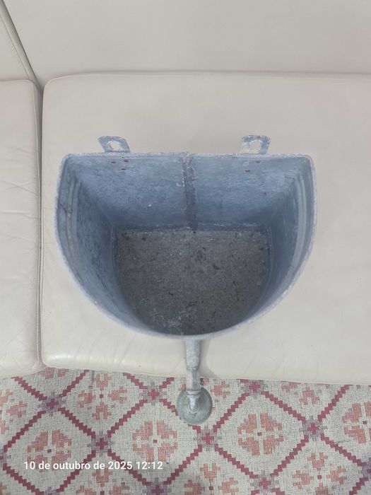 chuveiro antigo em zinco