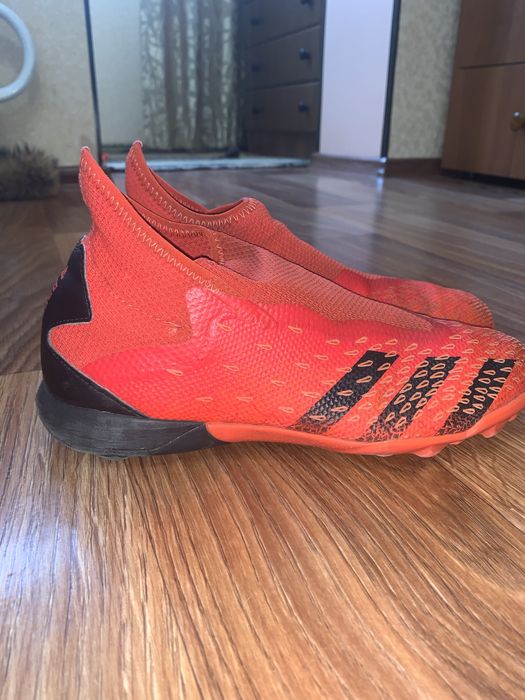 Сороконіжки Adidas predator арт і гуглі і на бірці:AdidasFY6300
