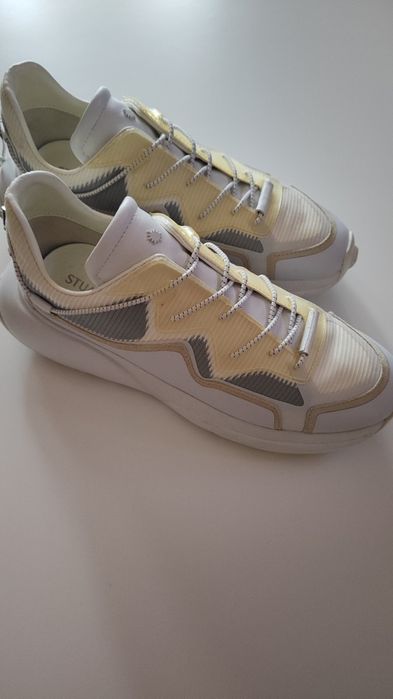 Продаю кроси"STUART WEITZMAN"40р.