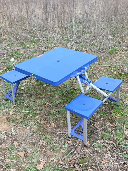 Stół walizka z fotelikami