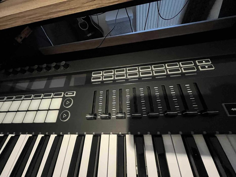 Klawiatura sterująca MIDI z sekwencerem Novation 61SL MKIII Masterkeyb