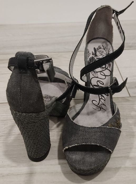 Sandálias Replay com interior em pele.