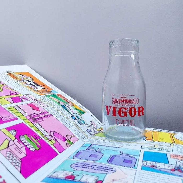 Antiga garrafa leite Vigor pirogravada + desdobrável publicitário