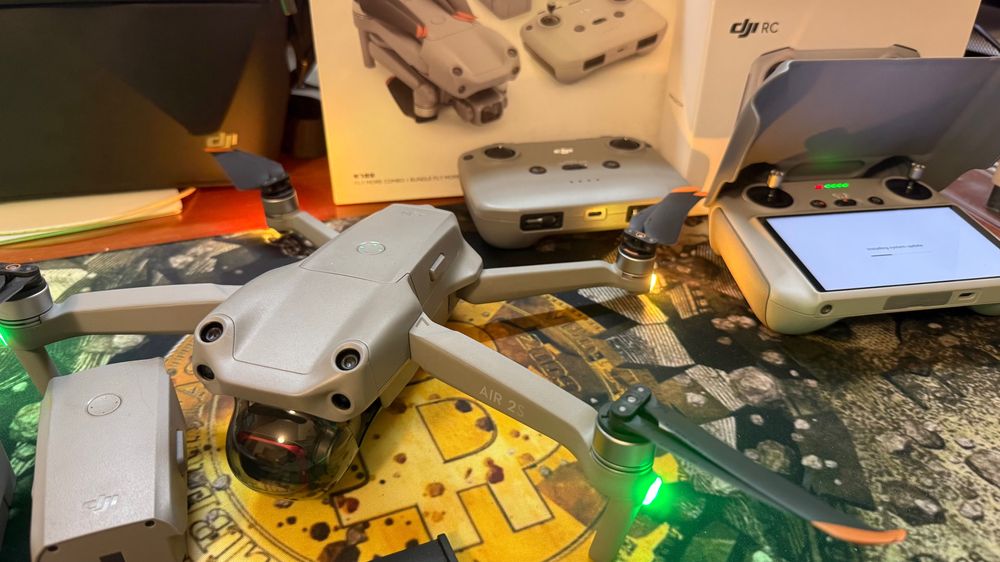MEGA zestaw: DJI Air 2s Fly More Combo + DJI RC + dodatki - jak nowy!