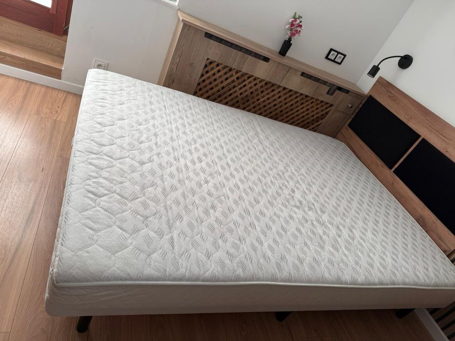 Łóżko jak nowe - materac na stelażu 140x200cm