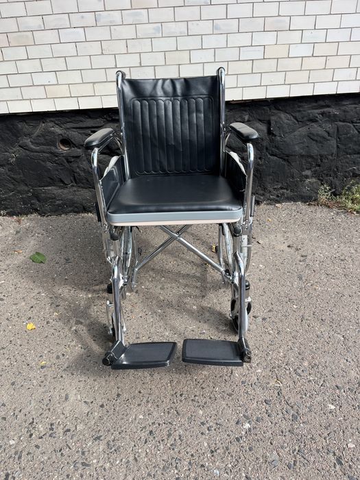 КтД-26-01 Інвалідне крісло з гігієнічним оснащенням