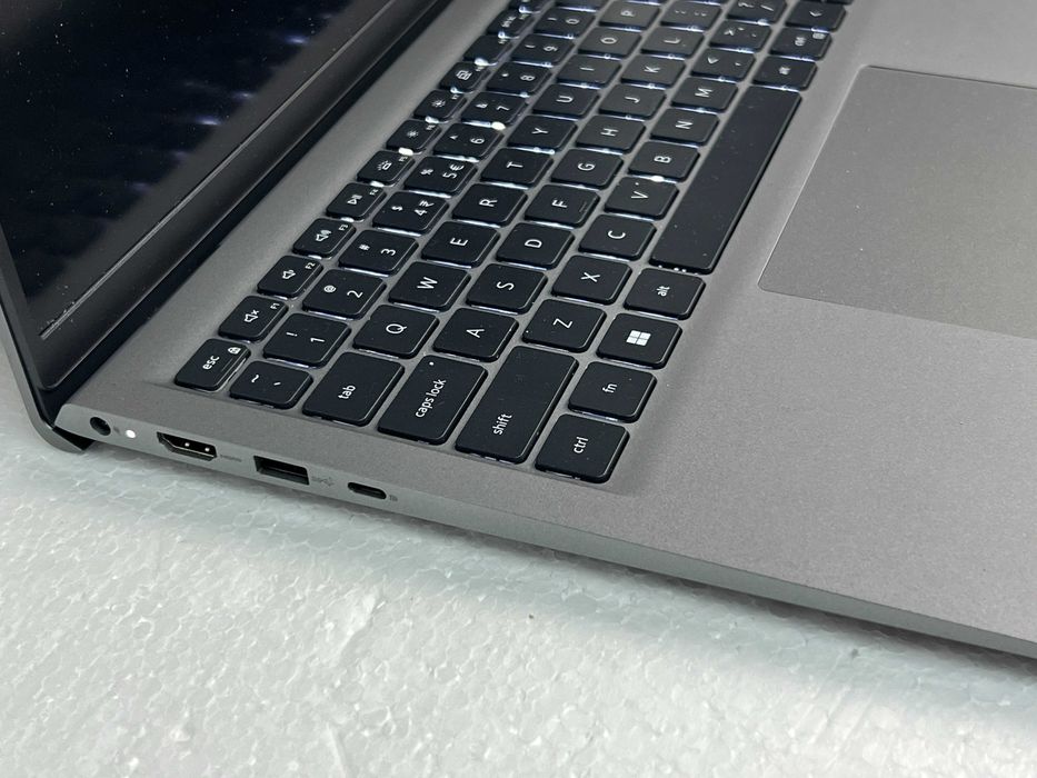 Laptop Dell Vostro 3530 i5-13gen 16GB RAM SSD 15,6 FHD 120Hz Win11