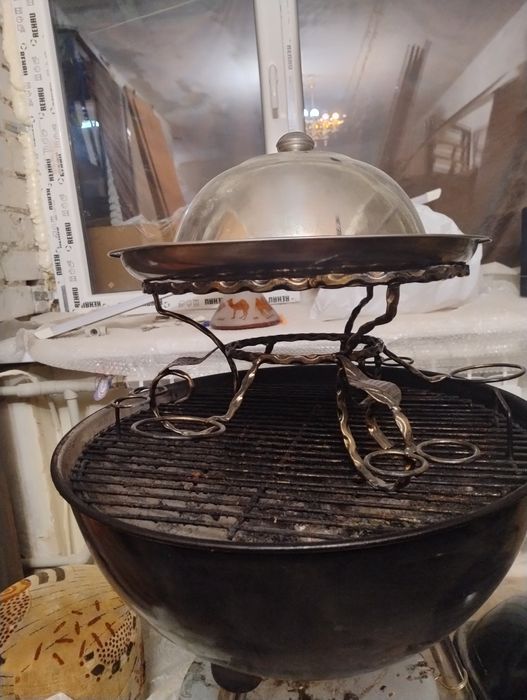 Угольный гриль .