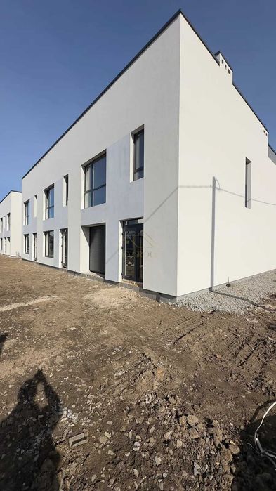 Заний та готовий до ремонту ТАУНХАУС 127 м2 біля ОЗЕРА та Парку