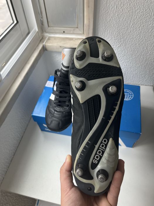 Chuteiras de futebol Adidas pretas vintage dos anos 90