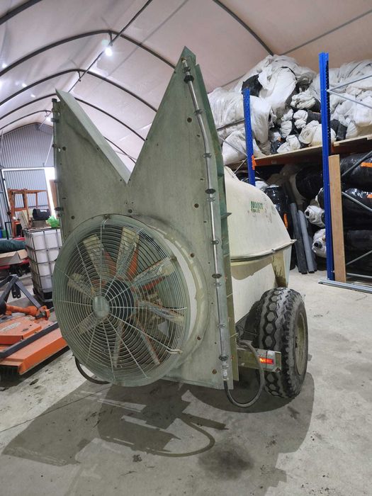 Sprzedam opryskiwacz sadowniczy Moskit 1200 ltr