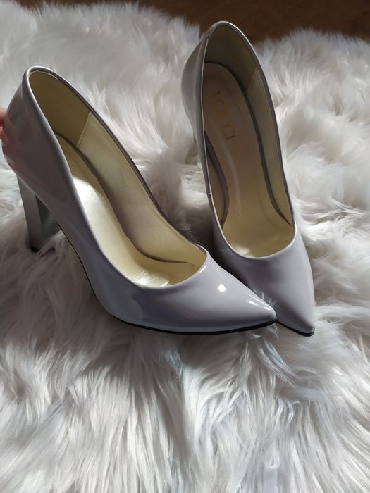Buty na obcasie skórzane na słupku 38