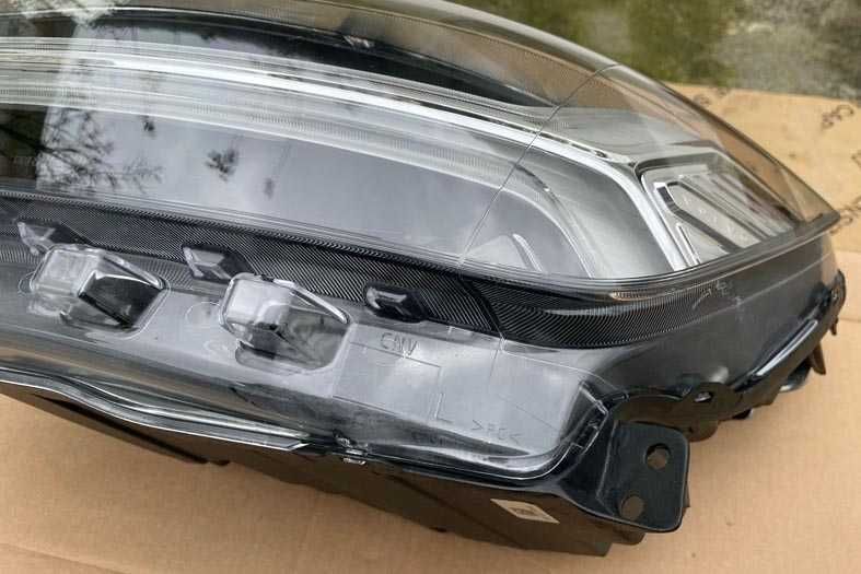 otica frontal ESQ volvo XC40 . fase 1 . FULL LED