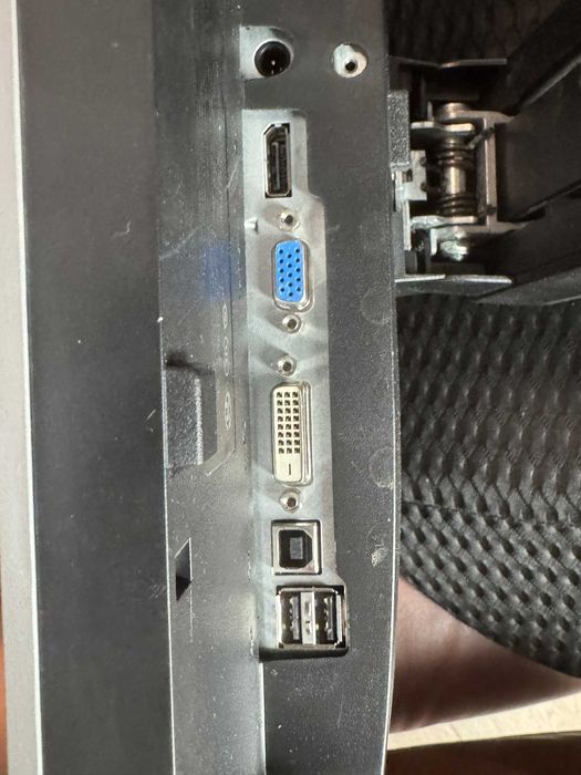 Monitor Dell P2210 22″ Pivot – DP/DVI/VGA