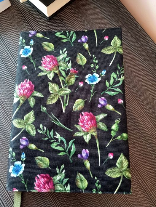 Otulacz na książki . Etui pokrowiec. Okładka