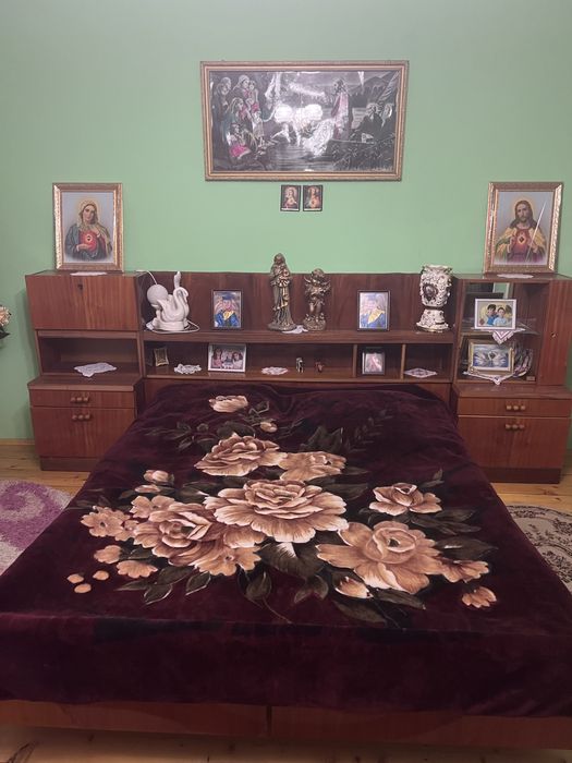 Ліжко з суцільними тумбами , ліжка два окремі можливий торг