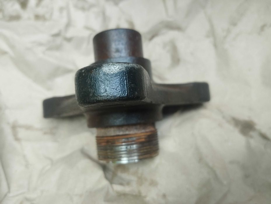 Продам фланец, хвостовик кардана редуктора для BMW F10